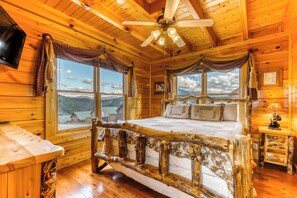 1 bedroom, iron/ironing board, WiFi, bed sheets - Charming Log cabin, Sleeps 6・Game Room・Hot Tub (Pigeon Forge)