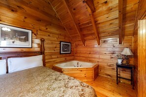 2 bedrooms, iron/ironing board, WiFi, bed sheets - Elegant 2 Story Cabin, Sleeps 6, Hot Tub, Pool Table (Pigeon Forge)