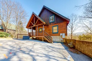 Exterior - Elegant 2 Story Cabin, Sleeps 6, Hot Tub, Pool Table (Pigeon Forge)