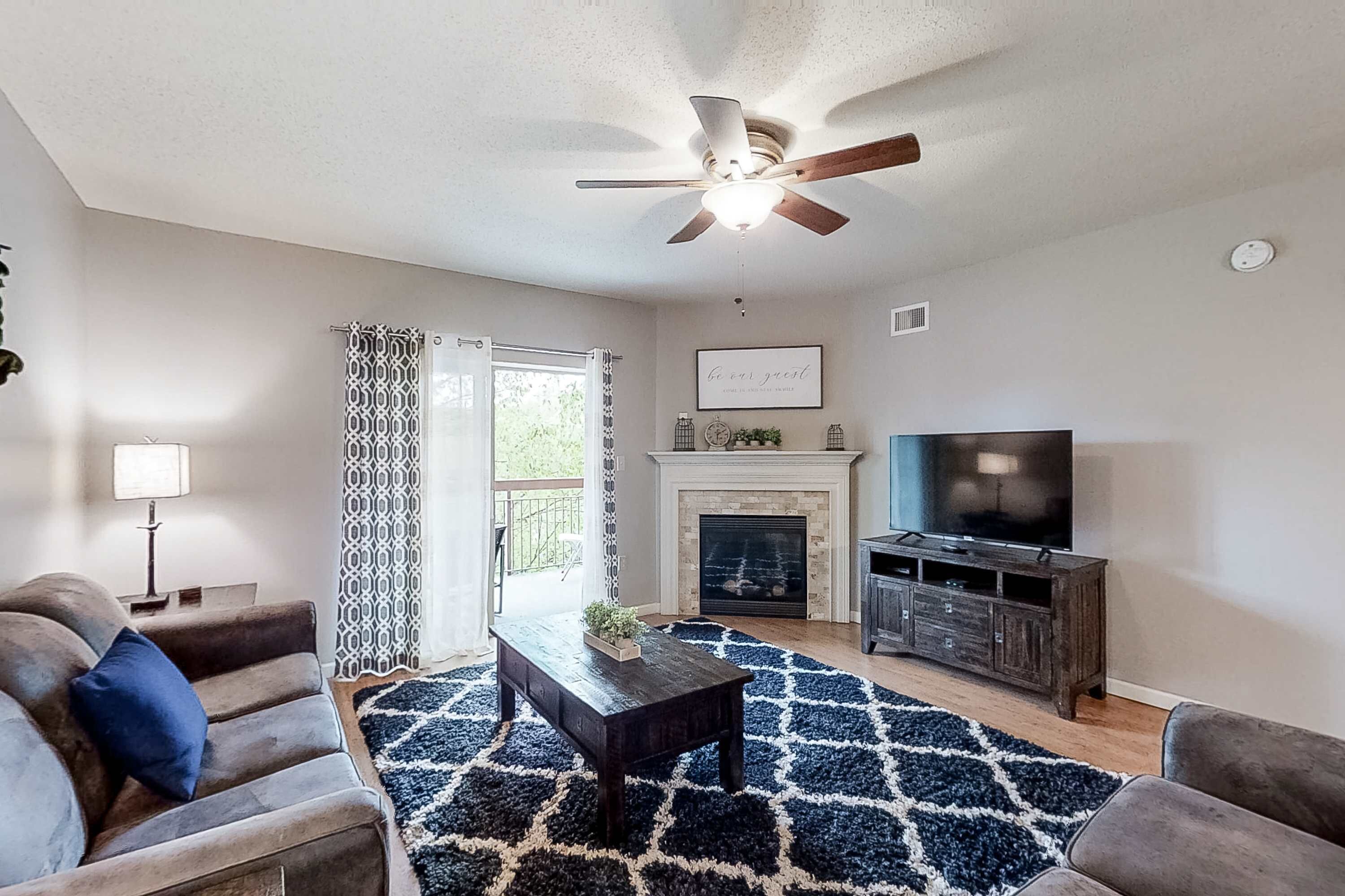 Téléviseur, foyer, bureau