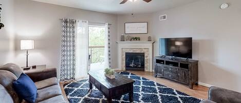 Téléviseur, foyer, bureau