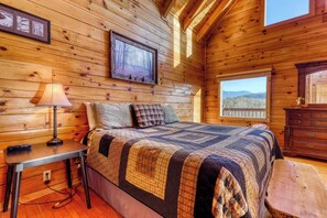 1 bedroom, iron/ironing board, WiFi, bed sheets - Stunning Cabin, Sleeps 4, N Rolling Hills, Hot Tub (Pigeon Forge)