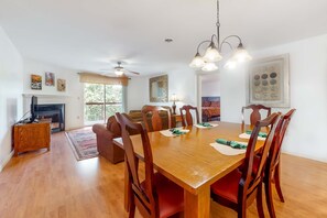 Dining - Family Friendly・Near Dolly・Seasonal Pool & Hot Tub (Pigeon Forge)