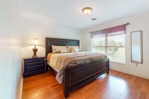 3 bedrooms, iron/ironing board, WiFi, bed sheets - Family Friendly・Near Dolly・Seasonal Pool & Hot Tub (Pigeon Forge)