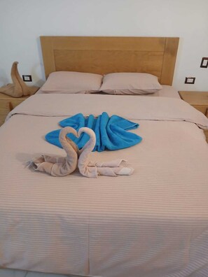 3 chambres, fer et planche à repasser, accès Internet, draps fournis