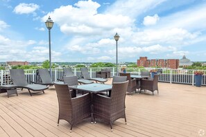 Outdoor dining - Landing | Chic 1BD, Gym, Courtyard (Baltimore)