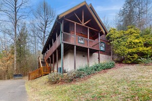 Exterior - Cabin N Gorgeous Wooded Setting, Sleeps 6, Hot Tub (Pigeon Forge)