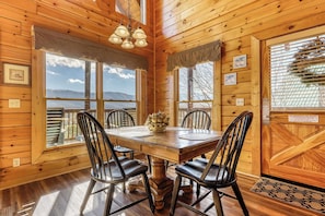 Dining - Lovely Cabin, Sleep 4, Hot Tub, Mtn Views, Pool Table (Pigeon Forge)