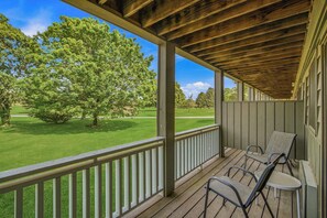 Property grounds - Peaceful Studio, Sleeps 2, Gym, Near Douglas Lake (Baneberry)