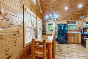 Fridge, microwave, oven, stovetop - Charming Smokies Cabin, Sleeps 12, Hot Tub, Rec Room (Pigeon Forge)