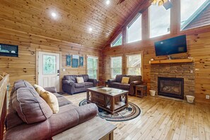 TV, fireplace, DVD player, offices - Charming Smokies Cabin, Sleeps 12, Hot Tub, Rec Room (Pigeon Forge)