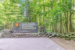 Property grounds - 2 Story Homey Cabin, Sleeps 6, Hot Tub, Shared Pool (Pigeon Forge)