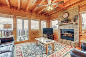TV, fireplace, DVD player, offices - 2 Story Homey Cabin, Sleeps 6・Hot Tub・Shared Pool (Pigeon Forge)