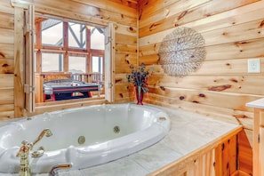 Interior - 2 Story Homey Cabin, Sleeps 6, Hot Tub, Shared Pool (Pigeon Forge)