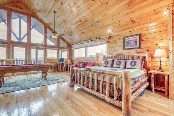 TV, fireplace, DVD player, offices - 2 Story Homey Cabin, Sleeps 6, Hot Tub, Shared Pool (Pigeon Forge)