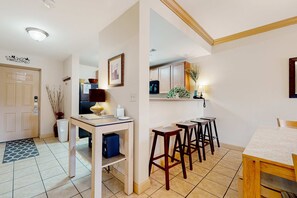 Dining - Charming Condo W Shared Pools, Sleeps 6, Playground (Pigeon Forge)