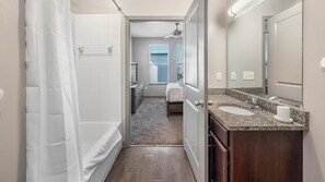 Bathroom - Landing | Stunning 2BD, Pool, Gym (Nashville)
