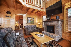 TV, fireplace, DVD player, offices - Cozy Cabin W Breathtaking Mtn View, for 10・Hot Tub (Sevierville)