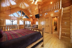2 bedrooms, iron/ironing board, WiFi, bed sheets - Cozy Cabin W Breathtaking Mtn View, for 10・Hot Tub (Sevierville)