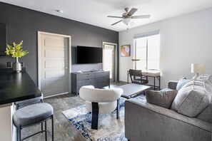Smart TV - Landing | Modern 3BD, Courtyard (Springfield)