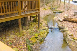 Spa - Charming Vacation Home, Sleep 4, Private Footbridge (Pigeon Forge)