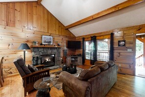 TV, fireplace, offices - Charming Vacation Home, Sleep 4, Private Footbridge (Pigeon Forge)