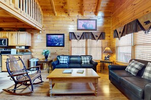 TV, fireplace, stereo, offices - Charming Luxe Cabin, Sleeps 6, Hot Tub, Game Loft (Pigeon Forge)
