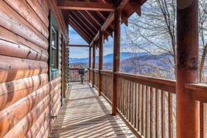 Terrace/patio - Dog Friendly Cabin, Sleeps 4, Gorgeous View, Hot Tub (Pigeon Forge)