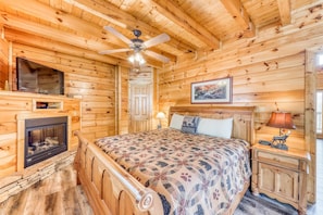 1 bedroom, iron/ironing board, WiFi, bed sheets - Dog Friendly Cabin, Sleeps 4, Gorgeous View, Hot Tub (Pigeon Forge)