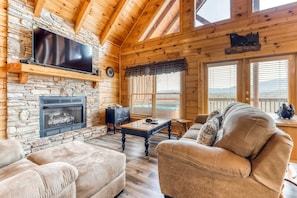 TV, fireplace, DVD player - Dog Friendly Cabin, Sleeps 4, Gorgeous View, Hot Tub (Pigeon Forge)