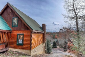 Exterior - Luxe Cabin, Sleeps 4, Mtn views, Hot Tub, Shared Pool (Pigeon Forge)