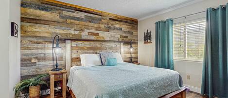 Tabla de planchar con plancha, wifi y ropa de cama