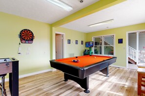 Games room - Near Douglas Lake, 1st Floor Studio, Dog Friendly (Baneberry)