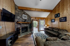 TV, fireplace, DVD player, offices - Charming Log Cabin N Bears Creek, Sleeps 4 (Pigeon Forge)