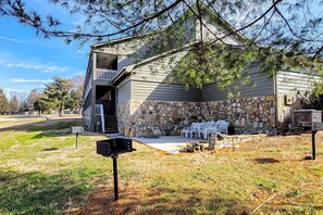 Property grounds - Stroll to Douglas Lake, Sleeps 4, Dog OK, Games, Gym (Baneberry)