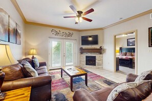 TV, fireplace, offices - Fun Near Downtown Escape・Pool Access・Games・Hot tub (Pigeon Forge)