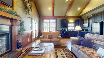 Televisión, chimenea, reproductor de DVD y oficina