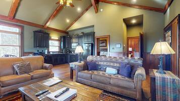 Televisión, chimenea, reproductor de DVD y oficina