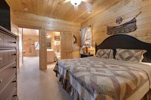 4 bedrooms, desk, iron/ironing board, WiFi - Mountain Cabin 4mi to Dollywood・Pool Table・Hot Tub (Sevierville)