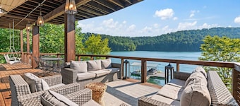 Lakefront Escape, Sleep 12, Dock, Hot Tub, Pool, Grill