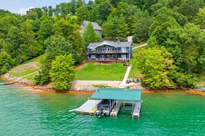 Exterior - Lakefront Escape, Sleep 12・Dock・Hot Tub・Pool・Grill (LaFollette)