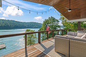Terrace/patio - Lakefront Escape, Sleep 12, Dock, Hot Tub, Pool, Grill (LaFollette)