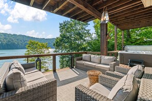 Terrace/patio - Lakefront Escape, Sleep 12, Dock, Hot Tub, Pool, Grill (LaFollette)