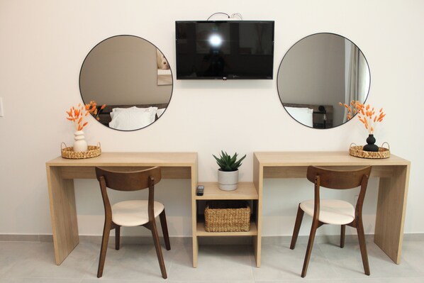 Familjestudio | Mörkläggningsgardiner, ljudisolering och strykjärn/strykbräda