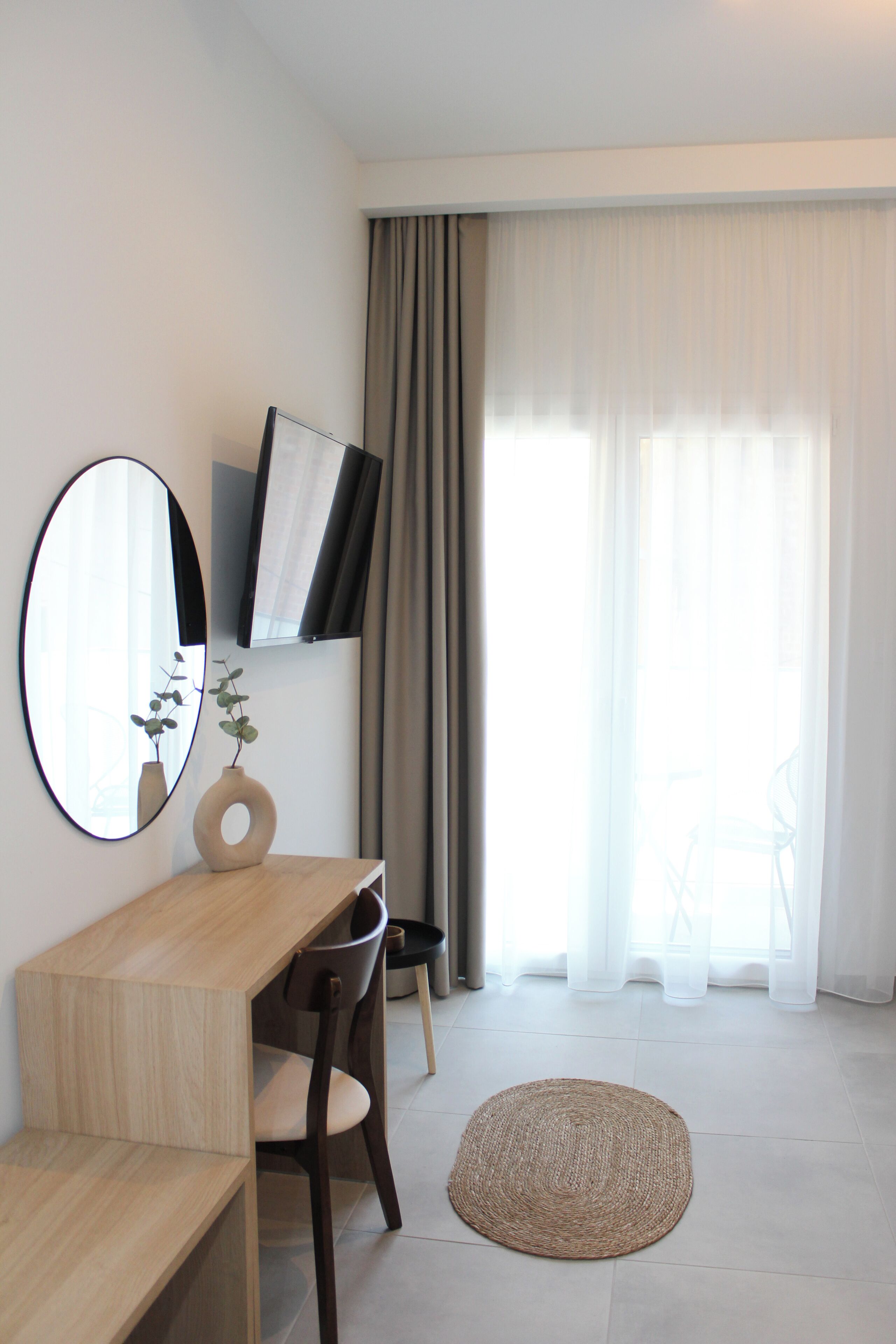 King Room with Balcony | Blackout drapes, soundproofing, iron/ironing board, free WiFi