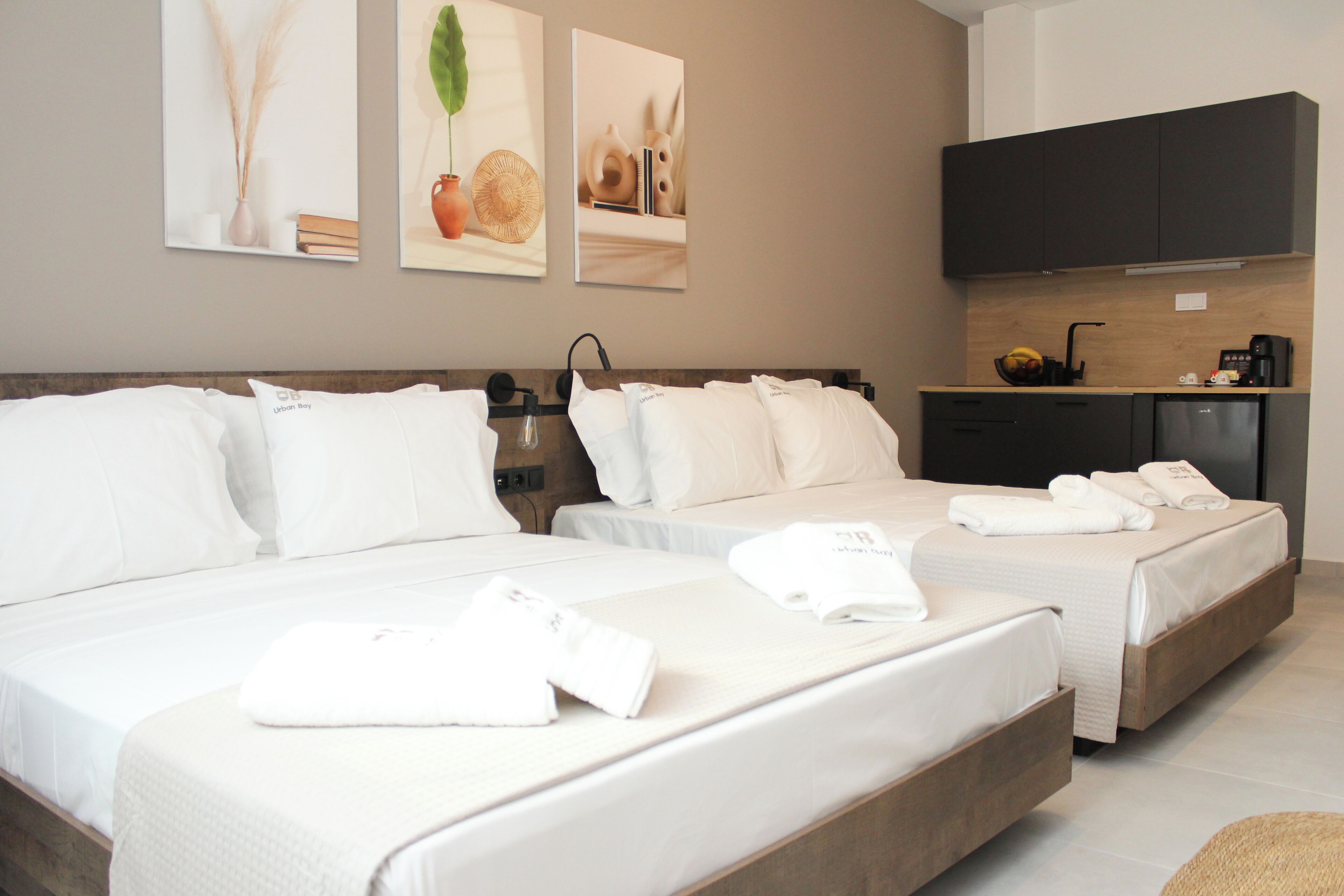 Family Studio | Blackout drapes, soundproofing, iron/ironing board, free WiFi