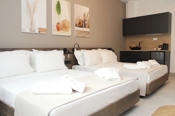 Family Studio | Blackout drapes, soundproofing, iron/ironing board, free WiFi - UrbanBay Hotel & Spa (Kavala)