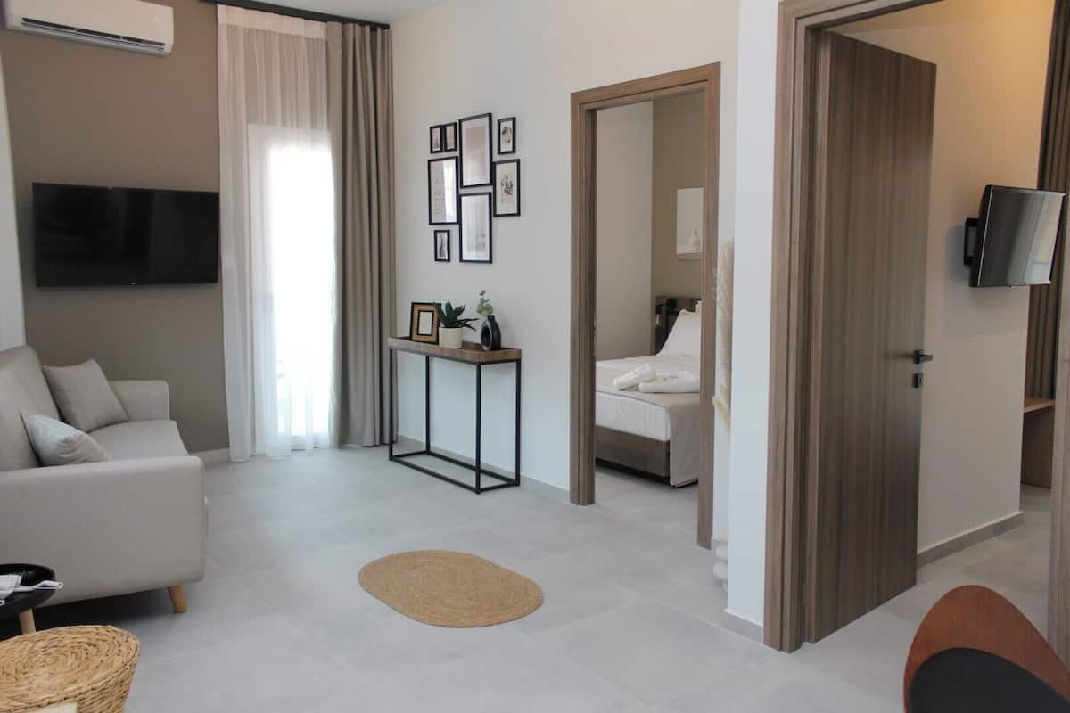Junior Suite with Balcony | Blackout drapes, soundproofing, iron/ironing board (on request)