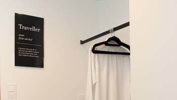 Standard Suite | Blackout curtains, soundproofing, iron/ironing board, free WiFi