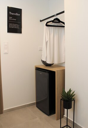 Standard Suite | Blackout curtains, soundproofing, iron/ironing board, free WiFi